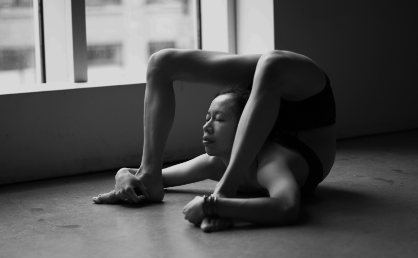 Bending Without Dying: How To Optimize Breathing In Contortion Training